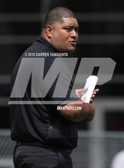 Thumbnail 3 in Archbishop Mitty vs. Oakdale (Honor Bowl) photogallery.