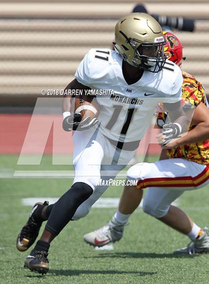 Thumbnail 1 in Archbishop Mitty vs. Oakdale (Honor Bowl) photogallery.