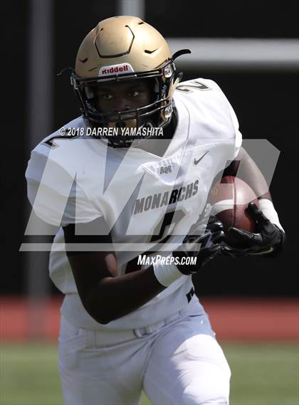 Thumbnail 2 in Archbishop Mitty vs. Oakdale (Honor Bowl) photogallery.