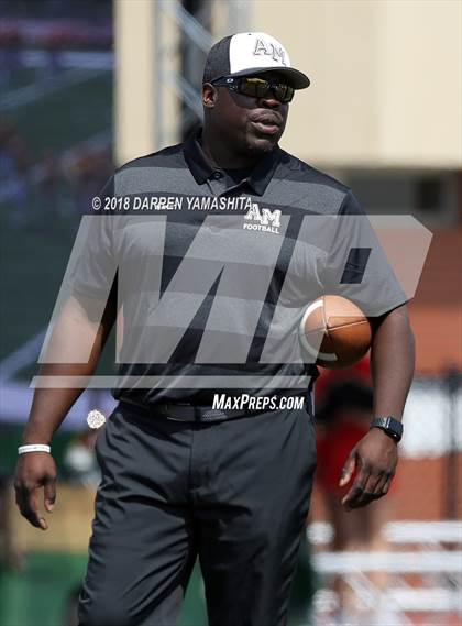 Thumbnail 3 in Archbishop Mitty vs. Oakdale (Honor Bowl) photogallery.