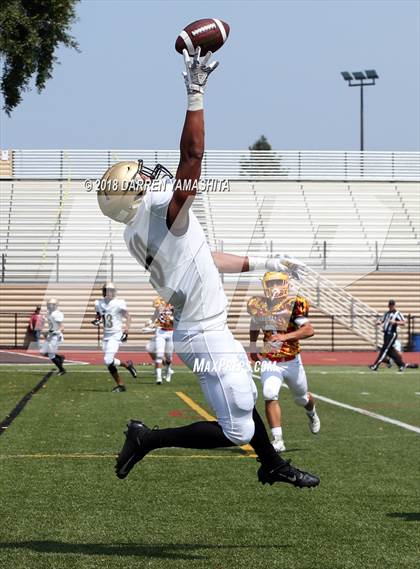 Thumbnail 3 in Archbishop Mitty vs. Oakdale (Honor Bowl) photogallery.