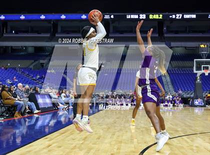 Thumbnail 1 in Canyon vs. La Vega (UIL 4A Basketball Final) photogallery.