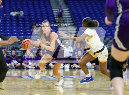 Thumbnail 1 in Canyon vs. La Vega (UIL 4A Basketball Final) photogallery.