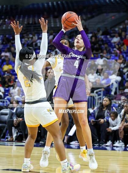 Thumbnail 2 in Canyon vs. La Vega (UIL 4A Basketball Final) photogallery.
