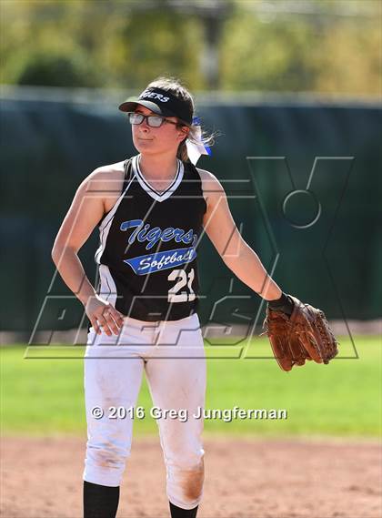 Thumbnail 2 in Analy vs. Dixon (Napa Tournament) photogallery.