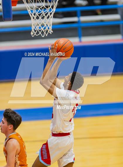 Thumbnail 1 in Carter vs White (Beaumont ISD/YMBL Basketball Tournament) photogallery.