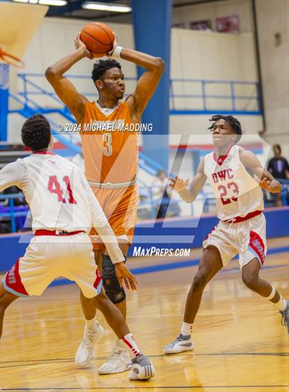 Thumbnail 1 in Carter vs White (Beaumont ISD/YMBL Basketball Tournament) photogallery.