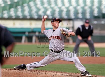 Thumbnail 3 in De La Salle vs. California (CIF NCS D1 Final) photogallery.