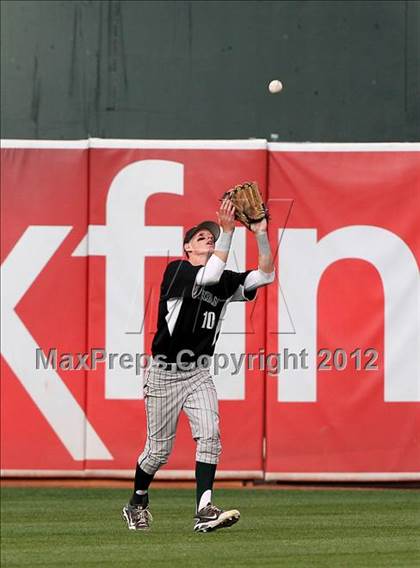 Thumbnail 2 in De La Salle vs. California (CIF NCS D1 Final) photogallery.