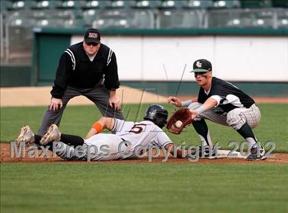 Thumbnail 3 in De La Salle vs. California (CIF NCS D1 Final) photogallery.