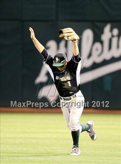 Thumbnail 2 in De La Salle vs. California (CIF NCS D1 Final) photogallery.