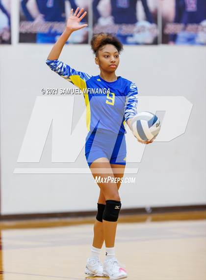 Thumbnail 2 in Millard North @ Omaha North photogallery.