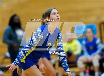 Thumbnail 2 in Millard North @ Omaha North photogallery.