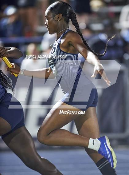 Thumbnail 2 in FHSAA 4A Finals (4 x 400 Meter) photogallery.