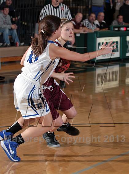 Thumbnail 3 in Alcoa vs. Christian Academy of Knoxville (2AA Region Final) photogallery.