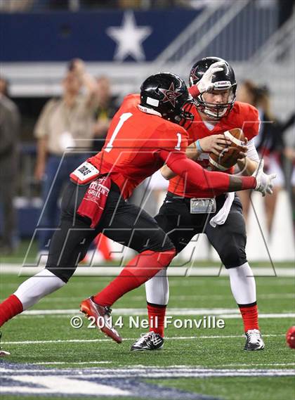 Thumbnail 3 in DeSoto vs. Coppell (UIL 6A Division 1 Region I Bi-District Playoff) photogallery.