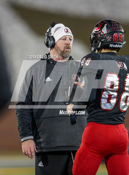 Thumbnail 2 in Jackson vs. Carthage (MSHSAA Class 5 Championship) photogallery.