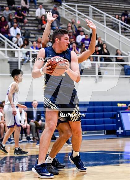 Thumbnail 3 in O'Connor vs. Warren photogallery.