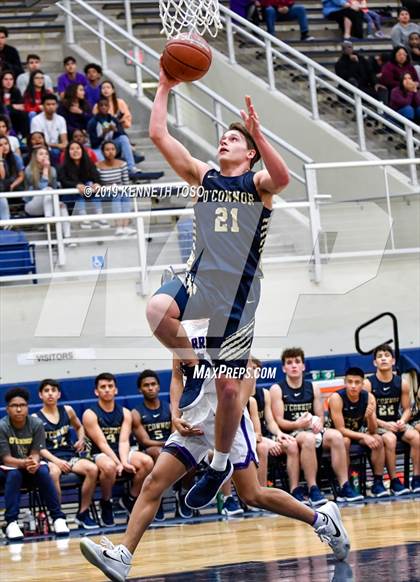 Thumbnail 2 in O'Connor vs. Warren photogallery.