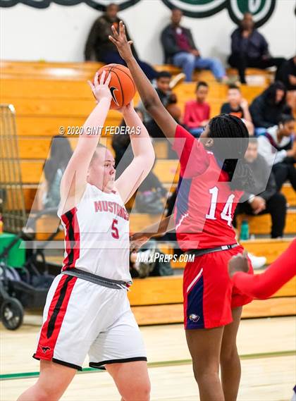 Thumbnail 2 in American vs. Monte Vista (Contra Costa Challenge) photogallery.