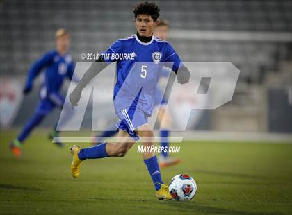 Thumbnail 2 in Arapahoe vs. Grandview (CHSAA 5A Final) photogallery.