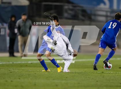 Thumbnail 2 in Arapahoe vs. Grandview (CHSAA 5A Final) photogallery.
