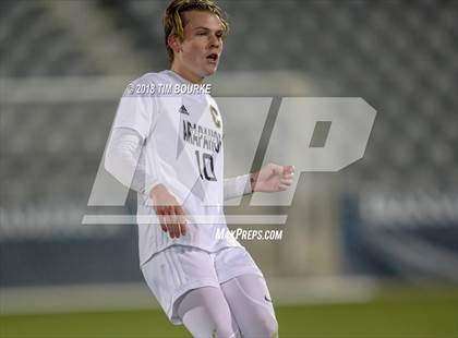 Thumbnail 1 in Arapahoe vs. Grandview (CHSAA 5A Final) photogallery.