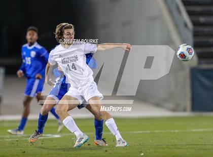 Thumbnail 1 in Arapahoe vs. Grandview (CHSAA 5A Final) photogallery.