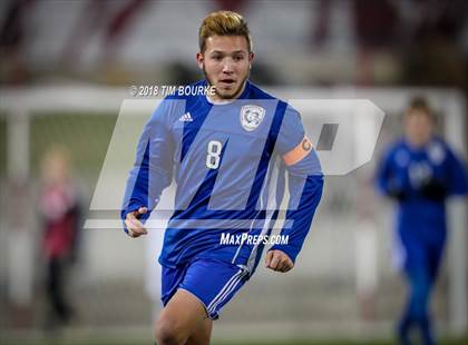 Thumbnail 2 in Arapahoe vs. Grandview (CHSAA 5A Final) photogallery.
