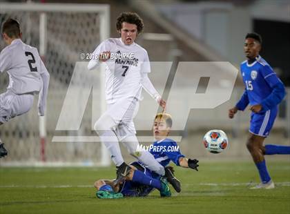 Thumbnail 1 in Arapahoe vs. Grandview (CHSAA 5A Final) photogallery.