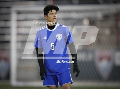 Thumbnail 2 in Arapahoe vs. Grandview (CHSAA 5A Final) photogallery.