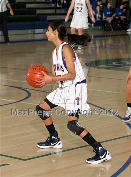 Thumbnail 3 in Bell vs. Tesoro (So Cal Holiday  Prep Classic) photogallery.