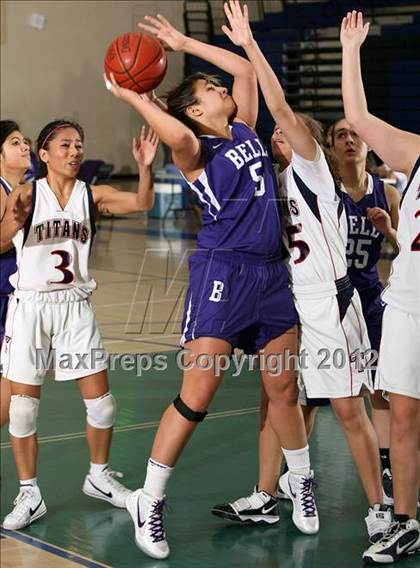 Thumbnail 3 in Bell vs. Tesoro (So Cal Holiday  Prep Classic) photogallery.