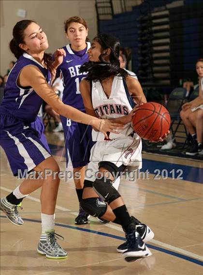 Thumbnail 3 in Bell vs. Tesoro (So Cal Holiday  Prep Classic) photogallery.