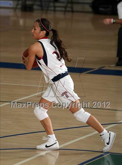 Thumbnail 3 in Bell vs. Tesoro (So Cal Holiday  Prep Classic) photogallery.