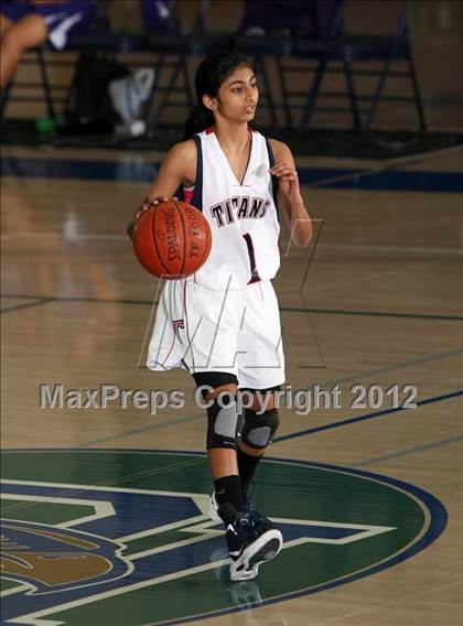 Thumbnail 1 in Bell vs. Tesoro (So Cal Holiday  Prep Classic) photogallery.