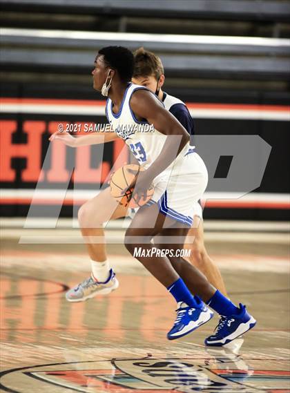 Thumbnail 1 in Campbell Hall vs  Crenshaw (The Beverly Hills Basketball Tournament) photogallery.