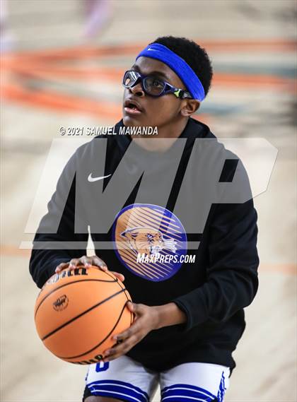 Thumbnail 2 in Campbell Hall vs  Crenshaw (The Beverly Hills Basketball Tournament) photogallery.