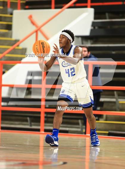 Thumbnail 3 in Campbell Hall vs  Crenshaw (The Beverly Hills Basketball Tournament) photogallery.
