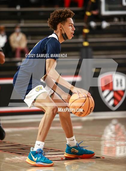 Thumbnail 2 in Campbell Hall vs  Crenshaw (The Beverly Hills Basketball Tournament) photogallery.