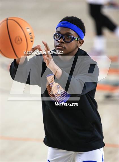 Thumbnail 3 in Campbell Hall vs  Crenshaw (The Beverly Hills Basketball Tournament) photogallery.