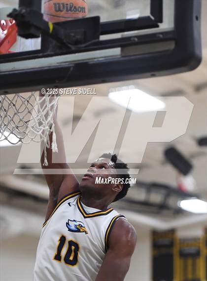 Thumbnail 2 in San Diego vs. Rancho Christian photogallery.