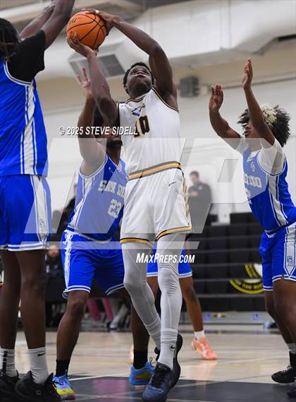 Thumbnail 2 in San Diego vs. Rancho Christian photogallery.