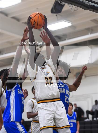 Thumbnail 2 in San Diego vs. Rancho Christian photogallery.