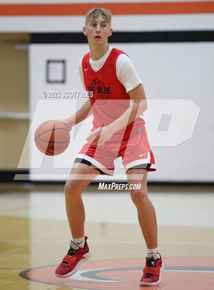 Thumbnail 3 in Circleville vs New Hope (Scrimmage) photogallery.