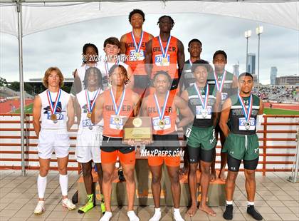Thumbnail 2 in UIL 4A Track & Field Final (Awards) photogallery.