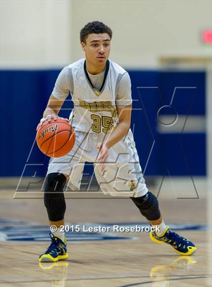 Thumbnail 1 in East Central vs. Warren (6A Bi-District) photogallery.