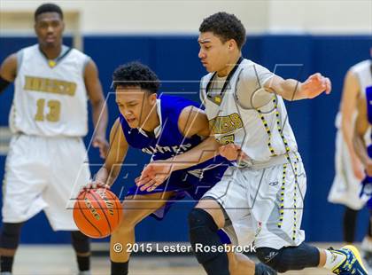 Thumbnail 1 in East Central vs. Warren (6A Bi-District) photogallery.