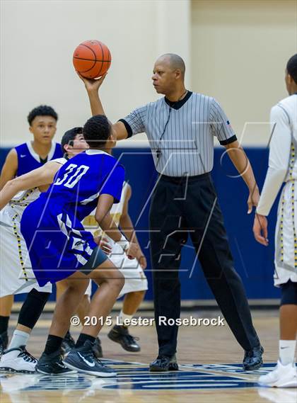 Thumbnail 1 in East Central vs. Warren (6A Bi-District) photogallery.