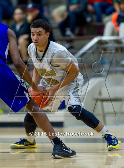 Thumbnail 1 in East Central vs. Warren (6A Bi-District) photogallery.